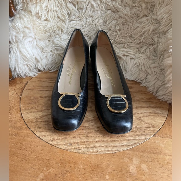 Salvatore Ferragamo Boutique Black Embossed Black Heel - Picture 6 of 8